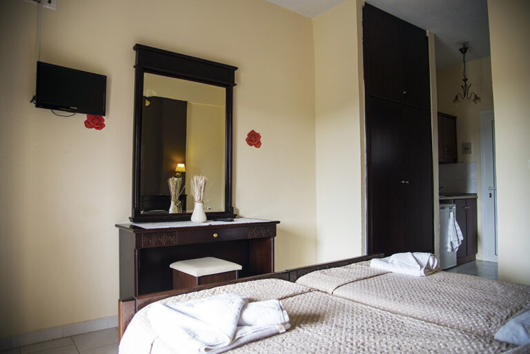 Studio at Villa Maria Perivoli with twin beds, wall-mounted TV and kitchenette